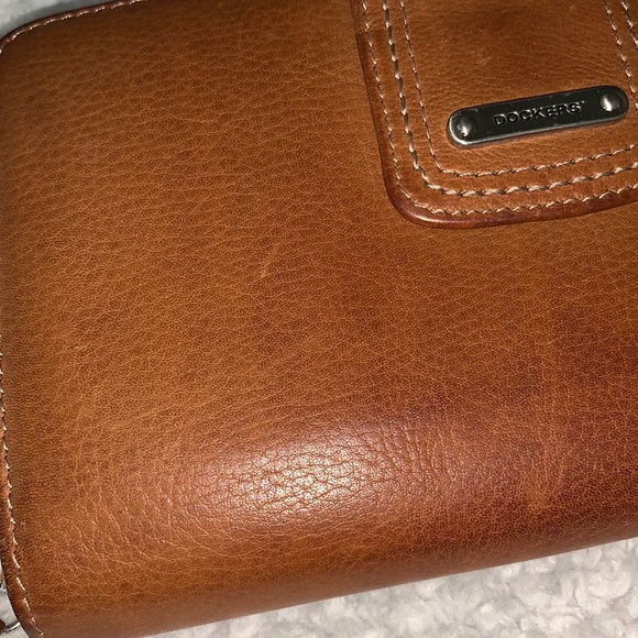 Dockers Genuine Leather Wallet - Picture 4 of 17